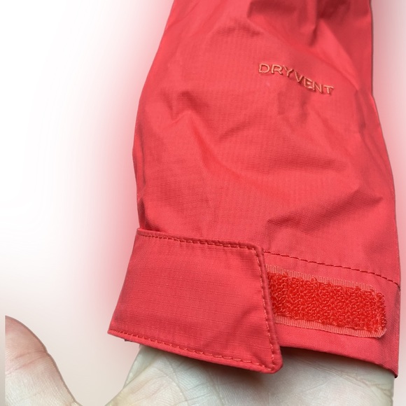 Authentic THE NORTH FACE Women's Venture 2 Shell 2.5L Hooded Rain Jacket - RED. - Picture 6 of 13